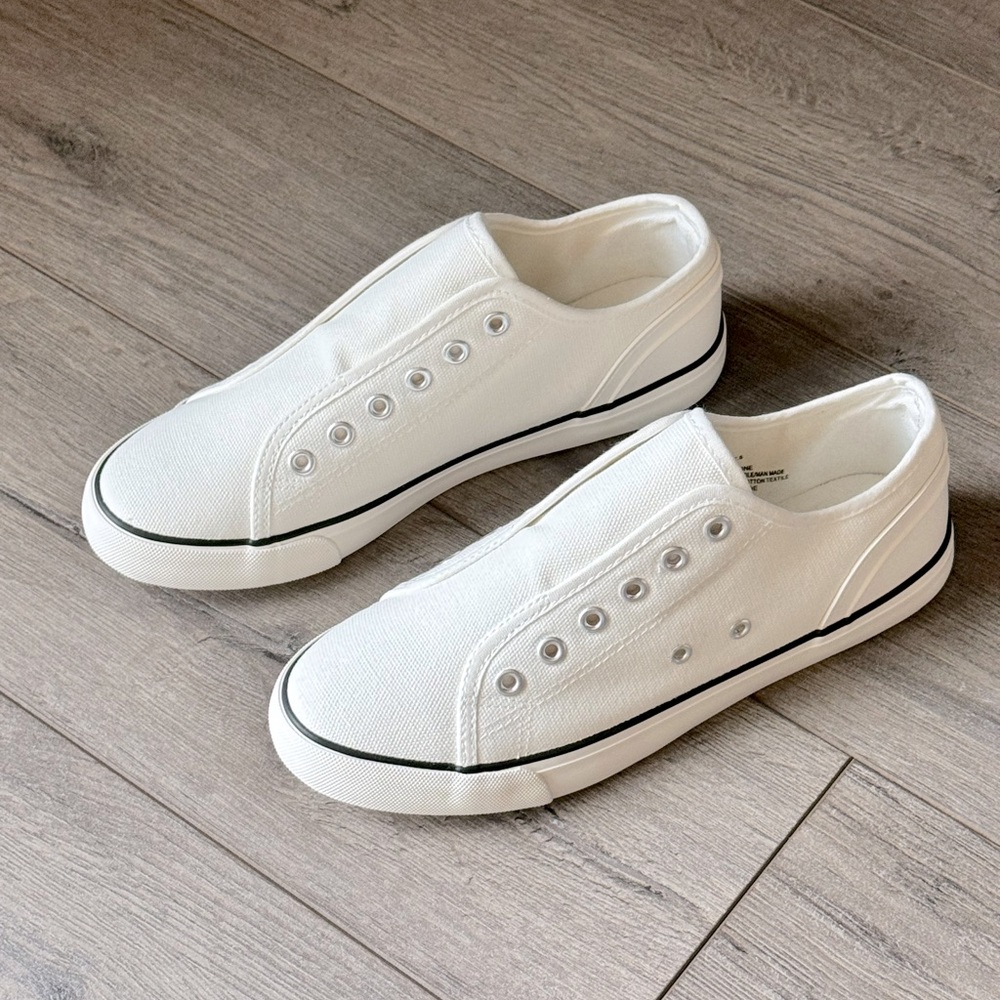 Canvas Slip On Sneaker NWT - Picture 1 of 6